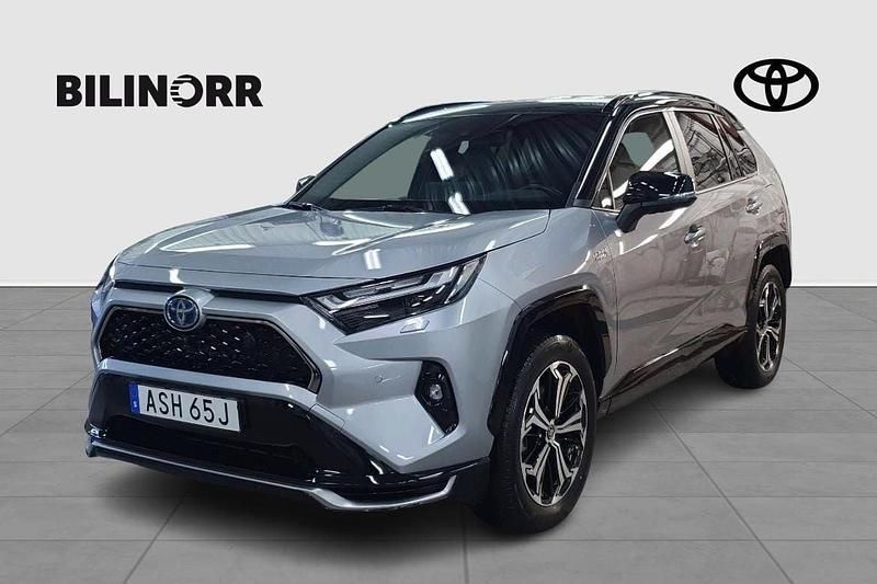 Grå Begagnad 2023 Toyota RAV4 Hybrid Style SUV | 549 900 kr (Dyr) - Bild 1/4