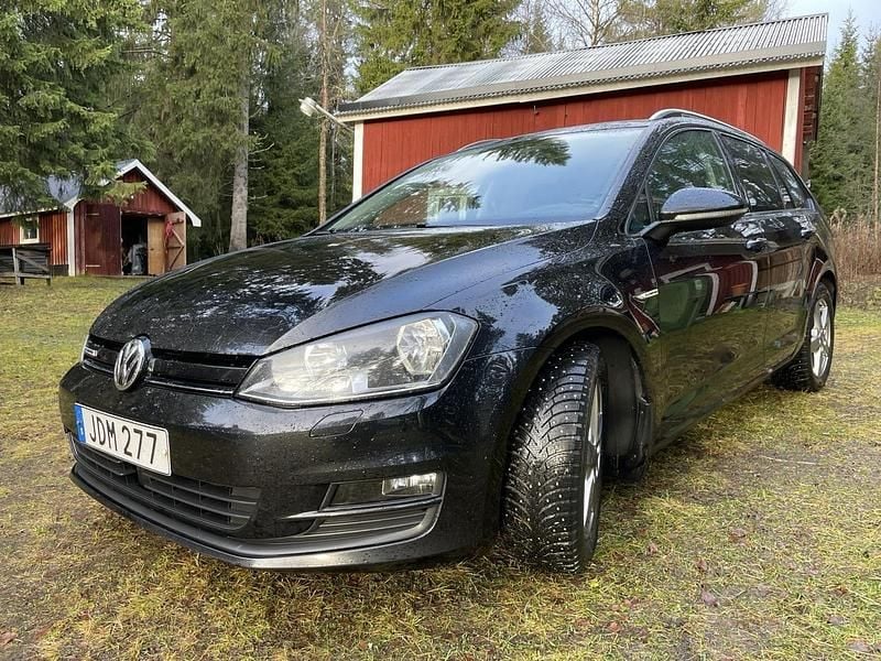 Svart Begagnad 2016 VW Golf VII Kombi | 79 000 kr (Bra pris) - Bild 1/4