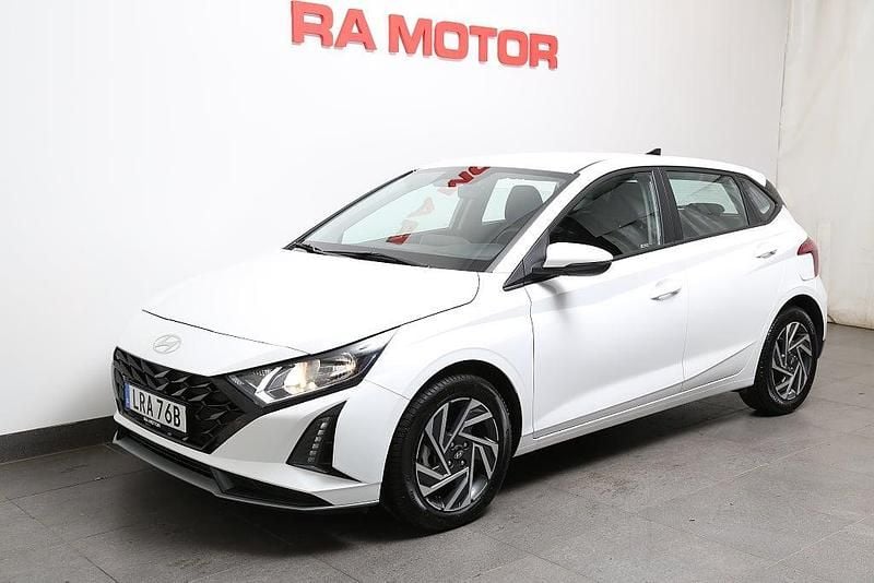 Begagnad Hyundai i20 Essential 101 HK (74 kW) 2024 Vit Halvkombi