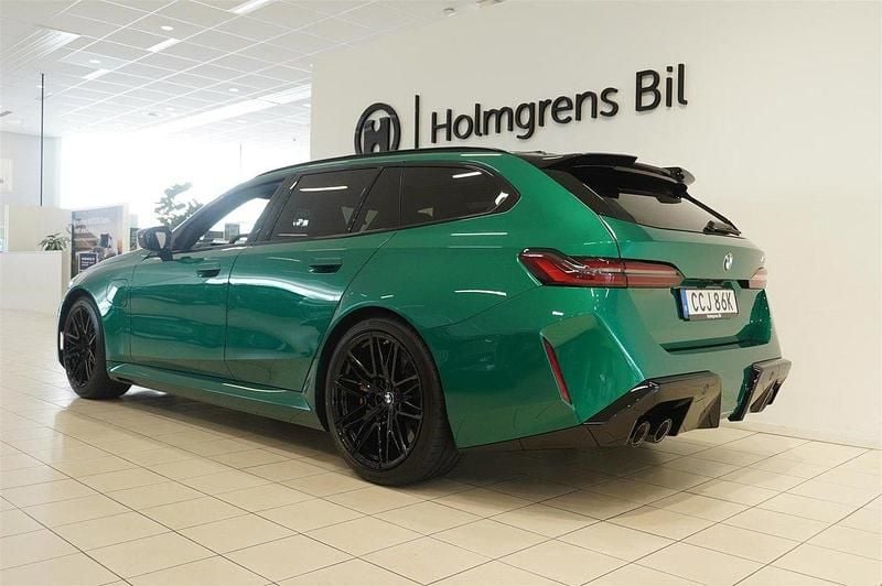Ny BMW M5 Comfort Edition 585 HK (430 kW) 2025 Grön Kombi