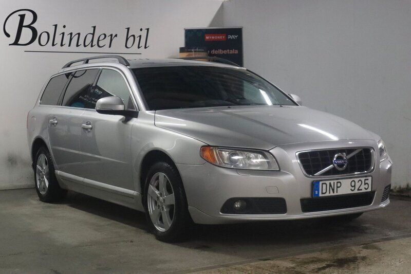 Ljusgrå Begagnad 2012 Volvo V70 Momentum Kombi | 99 800 kr (Marknadspris) - Bild 1/4
