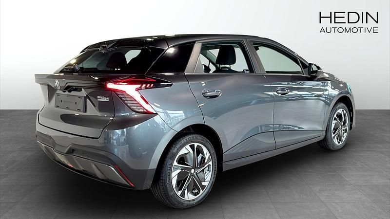 Begagnad MG MG4 EV 125 kW (170 HK) 2024 Grå Halvkombi