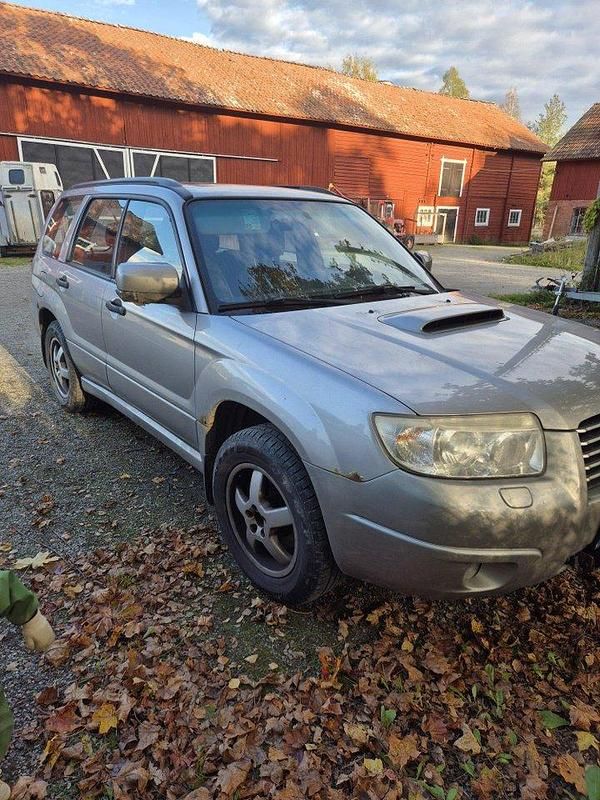 Grå Begagnad 2006 Subaru Forester SUV | 40 000 kr (Marknadspris) - Bild 1/3