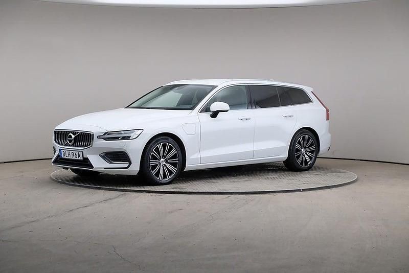 Begagnad Volvo V60 Inscription 253 HK (186 kW) 2021 Vit Kombi