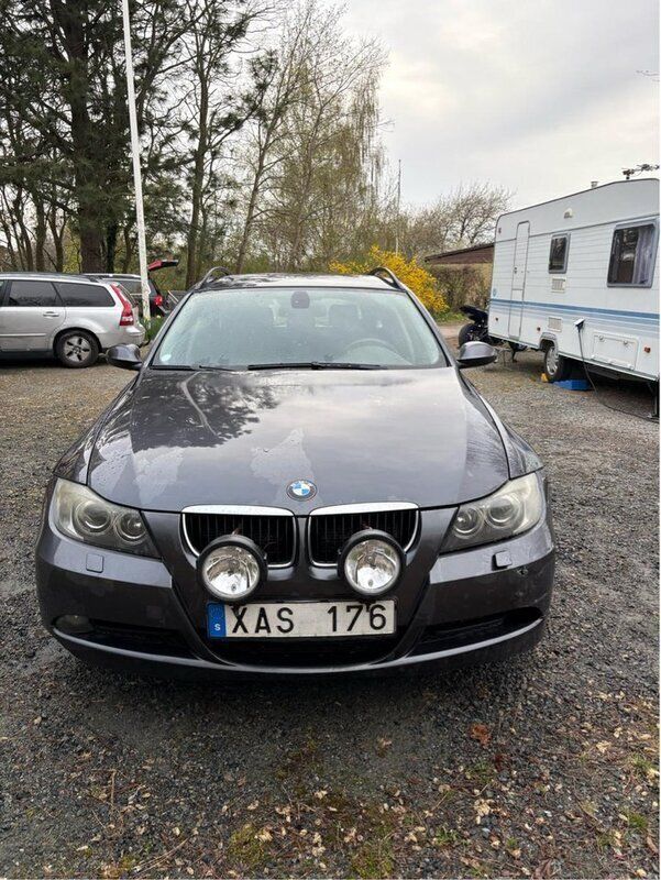 Grå Begagnad 2006 BMW 320 Advantage Kombi | 25 000 kr (Bra pris) - Bild 1/4