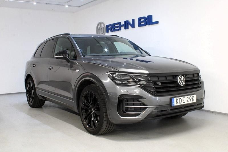 Grå Begagnad 2021 VW Touareg R-line SUV | 649 000 kr (Dyr) - Bild 1/4