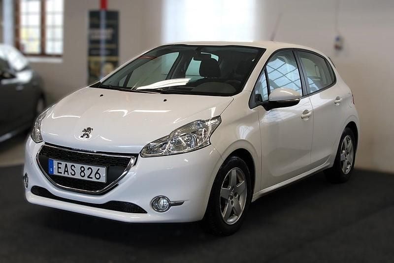 Vit Begagnad 2014 Peugeot 208 Halvkombi | 99 900 kr (Dyr) - Bild 1/4