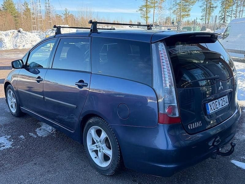 Begagnad Mitsubishi Grandis 165 HK (121 kW) 2004 Blå Minibuss