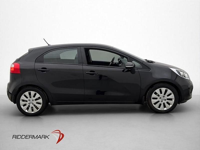 Begagnad Kia Rio 85 HK (62 kW) 2013 Svart Halvkombi