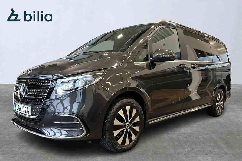 Grå Begagnad 2025 Mercedes V300 Minibuss | 929 000 kr - Bild 1/1