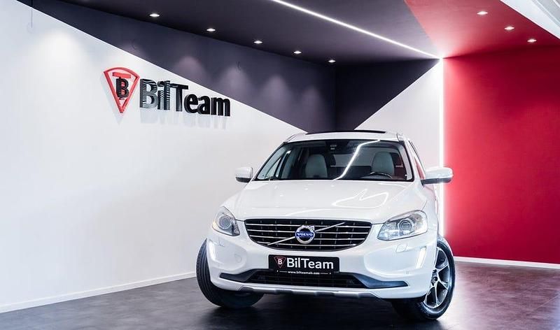 Vit Begagnad 2014 Volvo XC60 Ocean Race SUV | 159 900 kr (Marknadspris) - Bild 1/4