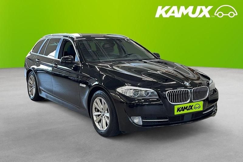 Svart Begagnad 2013 BMW 520 Sport Line Kombi | 128 700 kr (Bra pris) - Bild 1/4