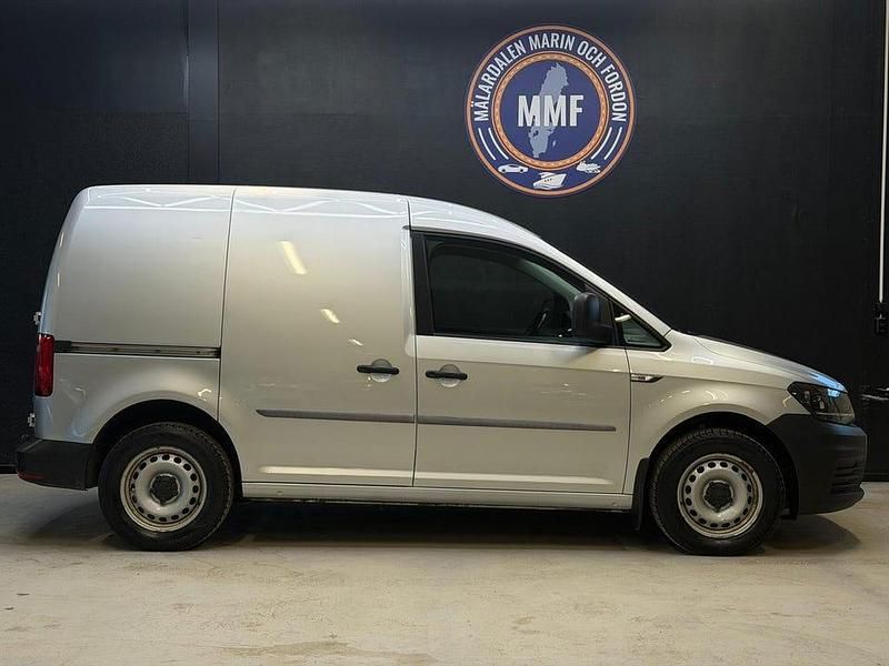 Begagnad VW Caddy 75 HK (55 kW) 2018 Silver Minibuss