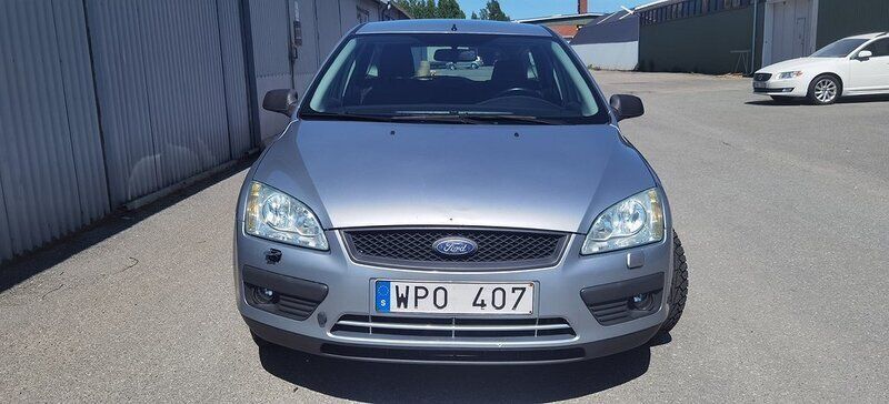 Begagnad Ford Focus 116 HK (85 kW) 2005 Silver Kombi