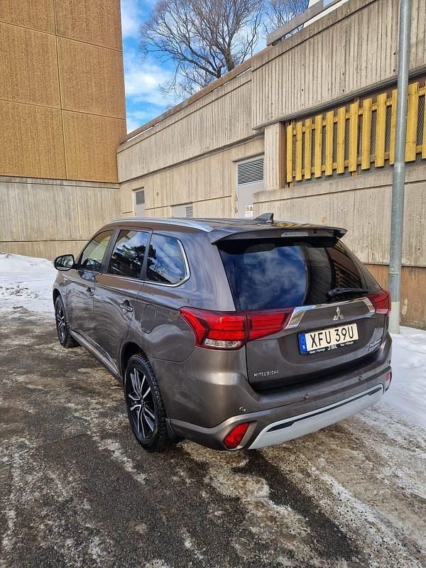 Begagnad Mitsubishi Outlander 224 HK (164 kW) 2019 SUV