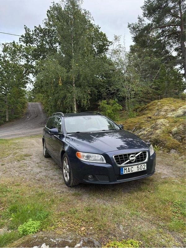 Blå Begagnad 2012 Volvo V70 Momentum Kombi | 49 700 kr (Bra pris) - Bild 1/4