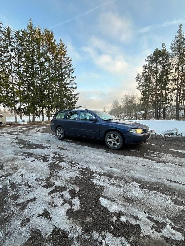 Begagnad 2004 Volvo V70 Kombi | 28 000 kr (Marknadspris) - Bild 1/4