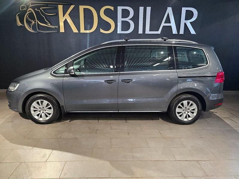 Grå Begagnad 2011 VW Sharan Minibuss | 119 500 kr (Marknadspris) - Bild 1/4