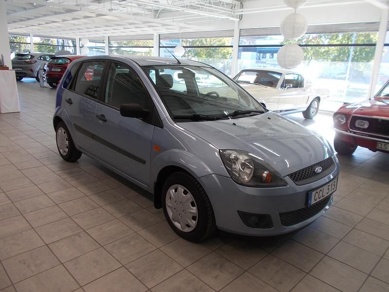 Begagnad Ford Fiesta 2007 Blå