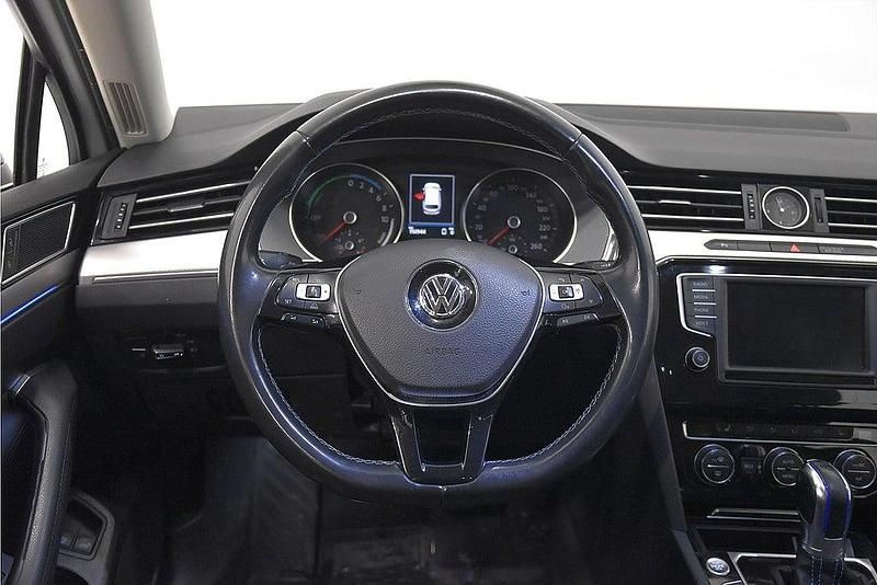 Begagnad VW Passat GTE 218 HK (160 kW) 2016 Vit Kombi
