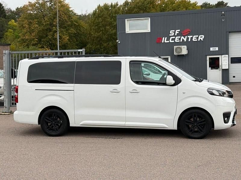 Vit Begagnad 2021 Toyota Proace Verso Kombi | 429 900 kr (Lite dyr) - Bild 1/4