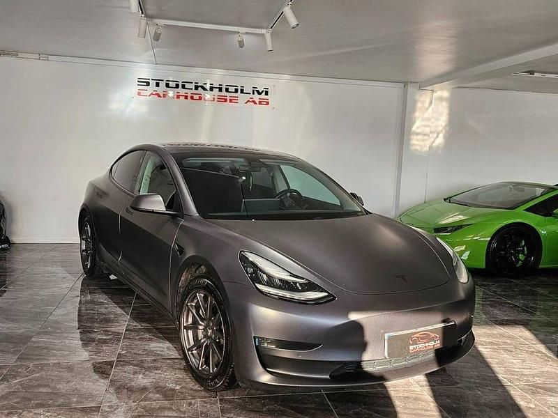 Svart Begagnad 2019 Tesla Model 3 Long Range AWD Sedan | 329 900 kr - Bild 1/4
