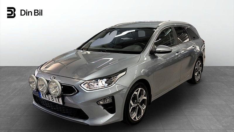 Grå Begagnad 2019 Kia Ceed Sportswagon Kombi | 204 900 kr (Marknadspris) - Bild 1/4