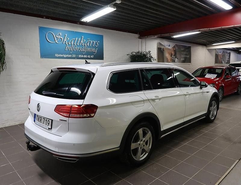 Begagnad VW Passat Alltrack 190 HK (139 kW) 2018 Vit Kombi