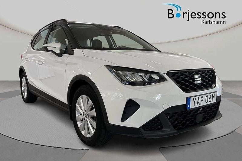 Vit Begagnad 2022 Seat Arona Style SUV | 148 000 kr (Lite dyr) - Bild 1/4