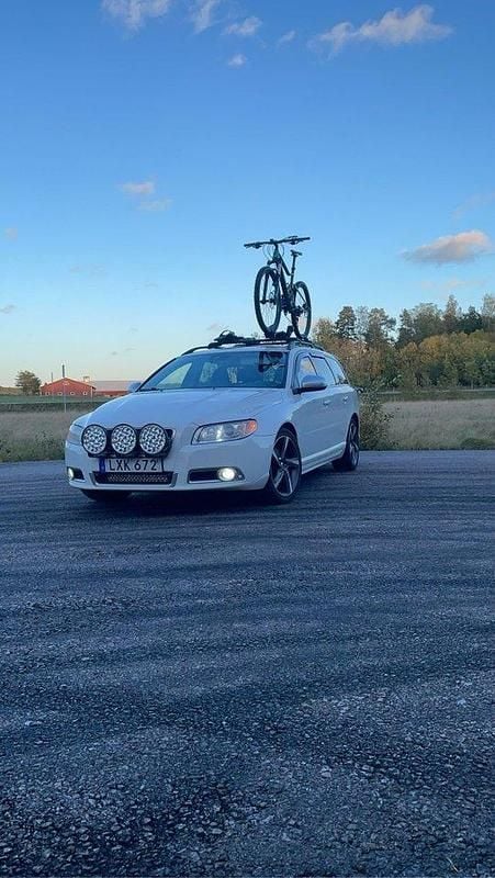 Vit Begagnad 2013 Volvo V70 R-Design Kombi | 79 900 kr (Bra pris) - Bild 1/4