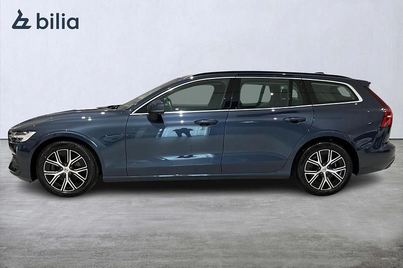 Begagnad Volvo V60 Core 200 HK (147 kW) 2023 Mörkblå Kombi