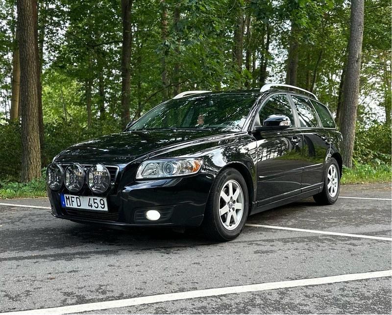 Svart Begagnad 2012 Volvo V50 Momentum Kombi | 55 000 kr (Marknadspris) - Bild 1/4