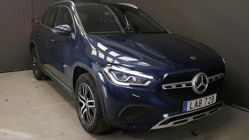 Begagnad Mercedes GLA200 163 HK (119 kW) 2021 Blå SUV