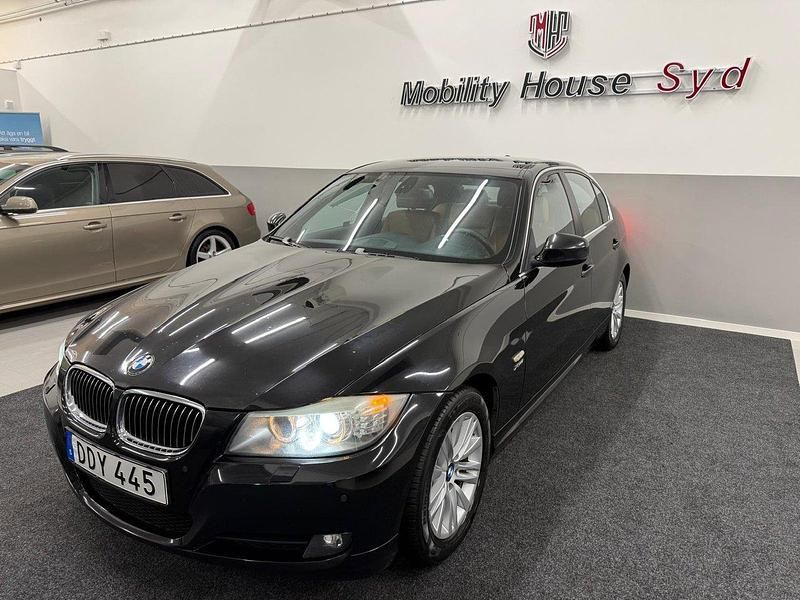 Svart Begagnad 2008 BMW 325 Comfort Edition Sedan | 99 900 kr (Lite dyr) - Bild 1/4