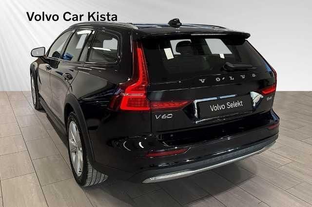 Begagnad Volvo V60 CC 197 HK (144 kW) 2023 Kombi