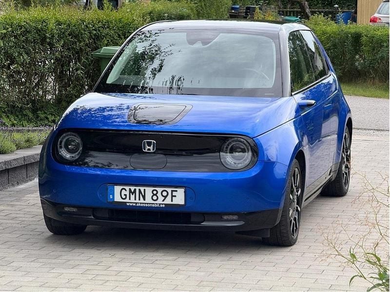 Blå Begagnad 2020 Honda e Advance Halvkombi | 175 000 kr (Bra pris) - Bild 1/4