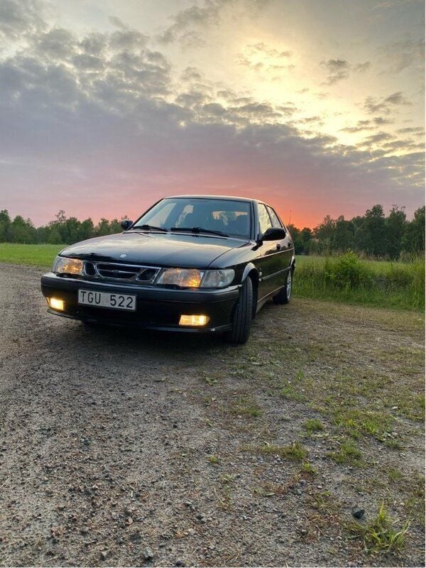 Svart Begagnad 2002 Saab 9-3 Halvkombi | 15 000 kr (Lite dyr) - Bild 1/3