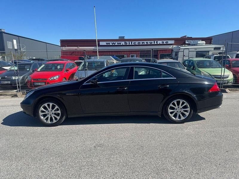 Svart (svartmetallic) Begagnad 2009 Mercedes CLS320 Sportkupé | 109 000 kr - Bild 1/4