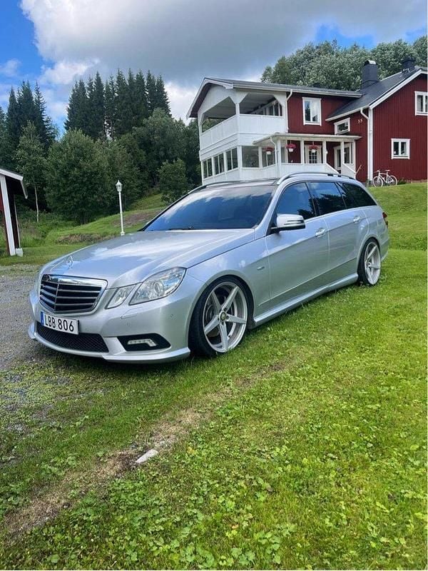 Silver Begagnad 2011 Mercedes E220 AMG Kombi | 89 000 kr (Marknadspris) - Bild 1/4