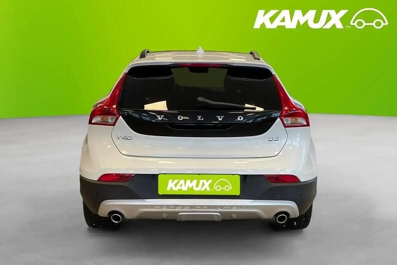 Begagnad Volvo V40 150 HK (110 kW) 2019 Vit Halvkombi