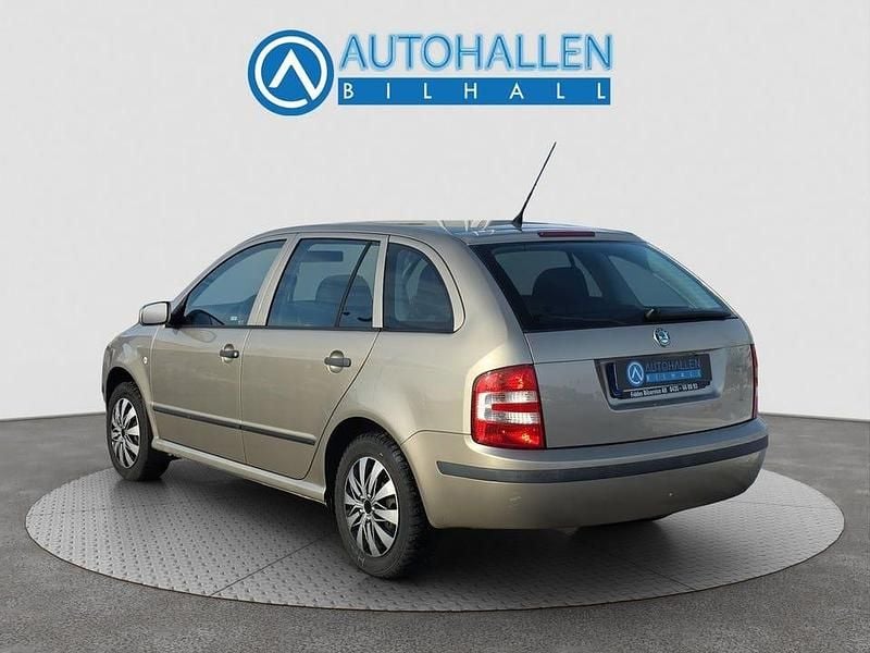 Begagnad Skoda Fabia 75 HK (55 kW) 2005 Ljusbrun Kombi