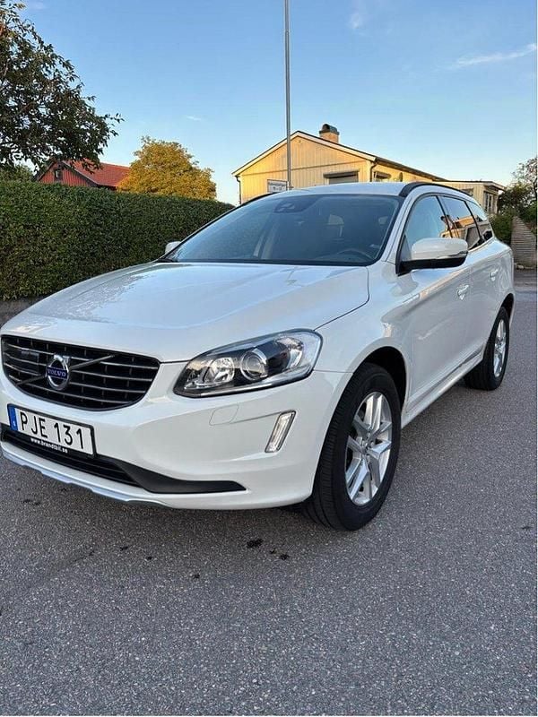 Vit Begagnad 2017 Volvo XC60 Momentum SUV | 184 000 kr (Superpris) - Bild 1/4