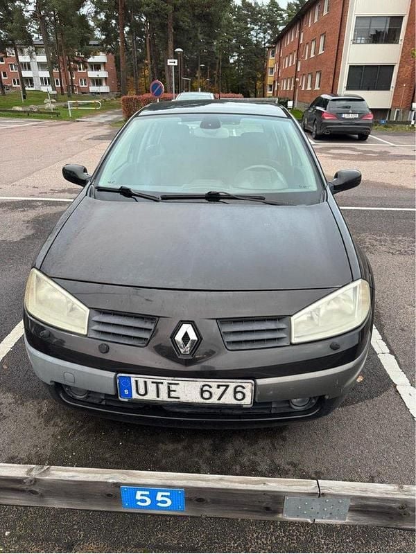 Svart Begagnad 2004 Renault Mégane II Halvkombi | 25 000 kr (Superpris) - Bild 1/4
