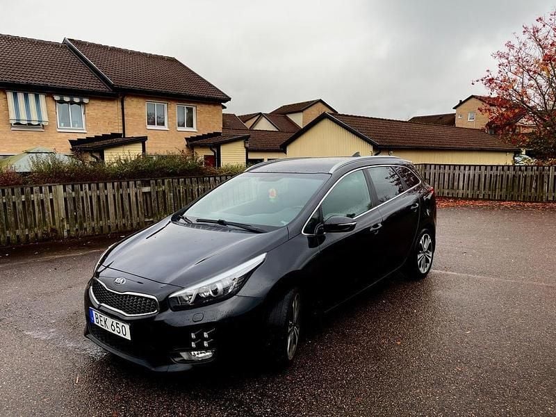 Svart Begagnad 2017 Kia Ceed Sportswagon GT-Line Kombi | 139 000 kr (Marknadspris) - Bild 1/4