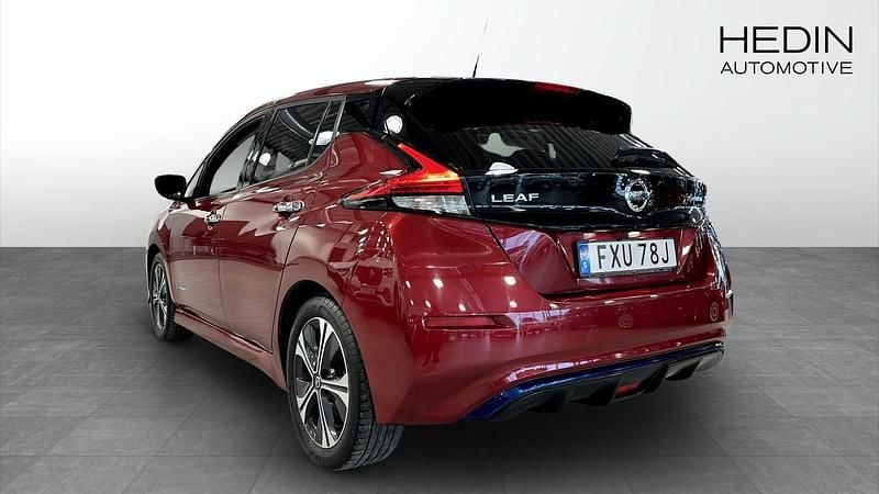 Begagnad Nissan Leaf 110 kW (150 HK) 2020 Röd Halvkombi