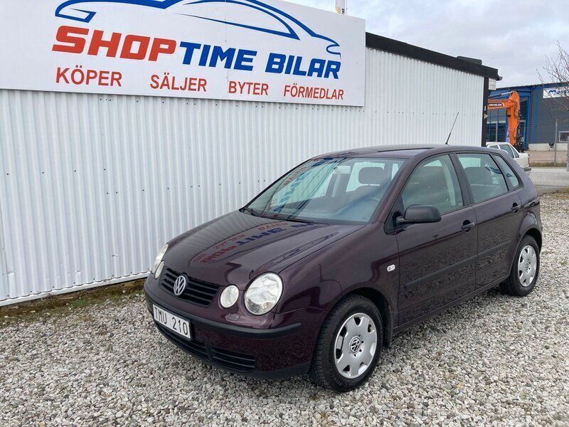 Mörkröd (röd) Begagnad 2003 VW Polo Halvkombi | 24 900 kr (Marknadspris) - Bild 1/4