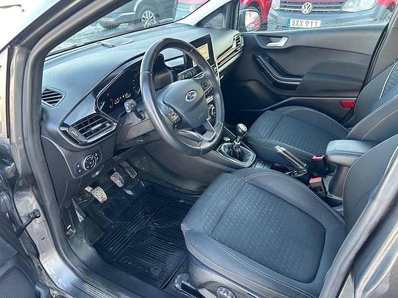 Begagnad Ford Fiesta Titanium 101 HK (74 kW) 2018 Gråmet Halvkombi