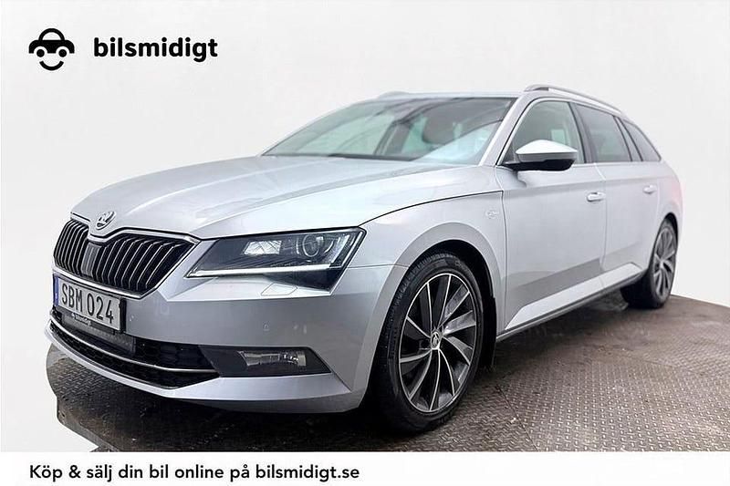 Silver Begagnad 2016 Skoda Superb LAURIN & KLEMENT Kombi | 152 900 kr (Marknadspris) - Bild 1/3