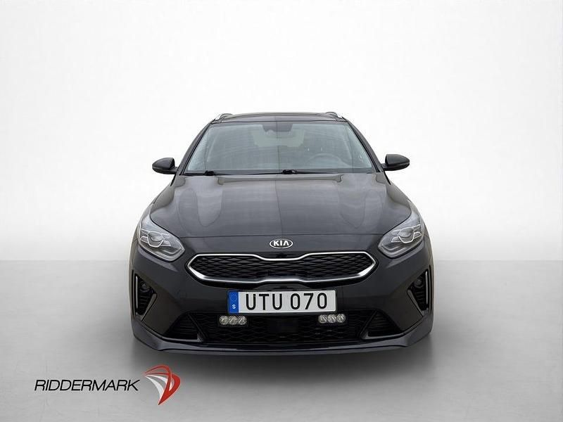 Begagnad Kia Ceed Plus 141 HK (103 kW) 2020 Svart Halvkombi