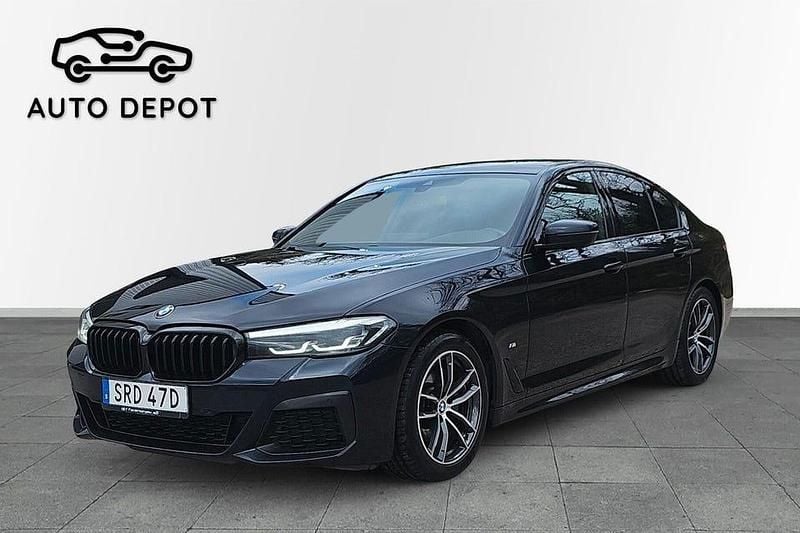 Svart Begagnad 2021 BMW 520 M Sport Sedan | 379 000 kr (Marknadspris) - Bild 1/4